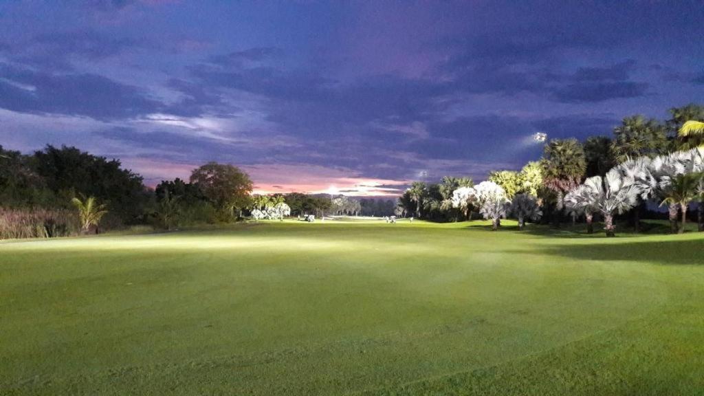 Отель Suwan Golf & Country Club Накхонпатхом Экстерьер фото