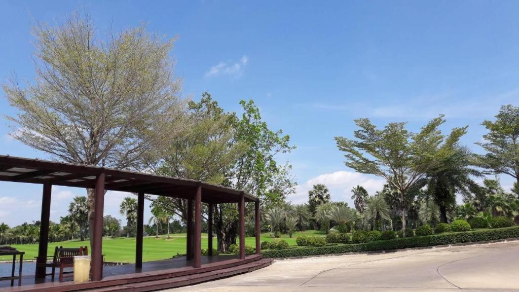 Отель Suwan Golf & Country Club Накхонпатхом Экстерьер фото