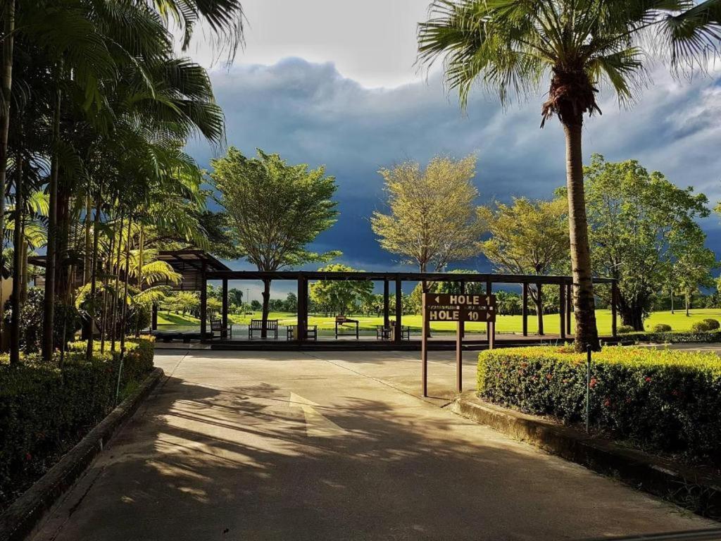 Отель Suwan Golf & Country Club Накхонпатхом Экстерьер фото