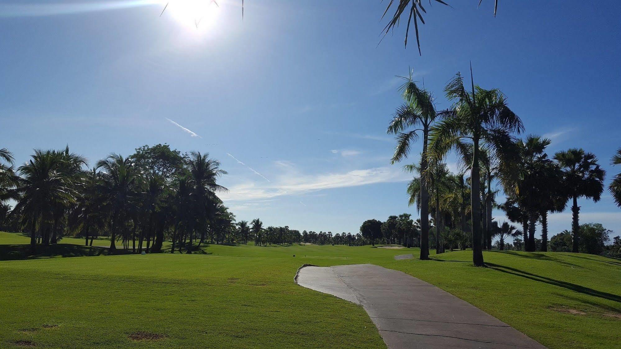 Отель Suwan Golf & Country Club Накхонпатхом Экстерьер фото
