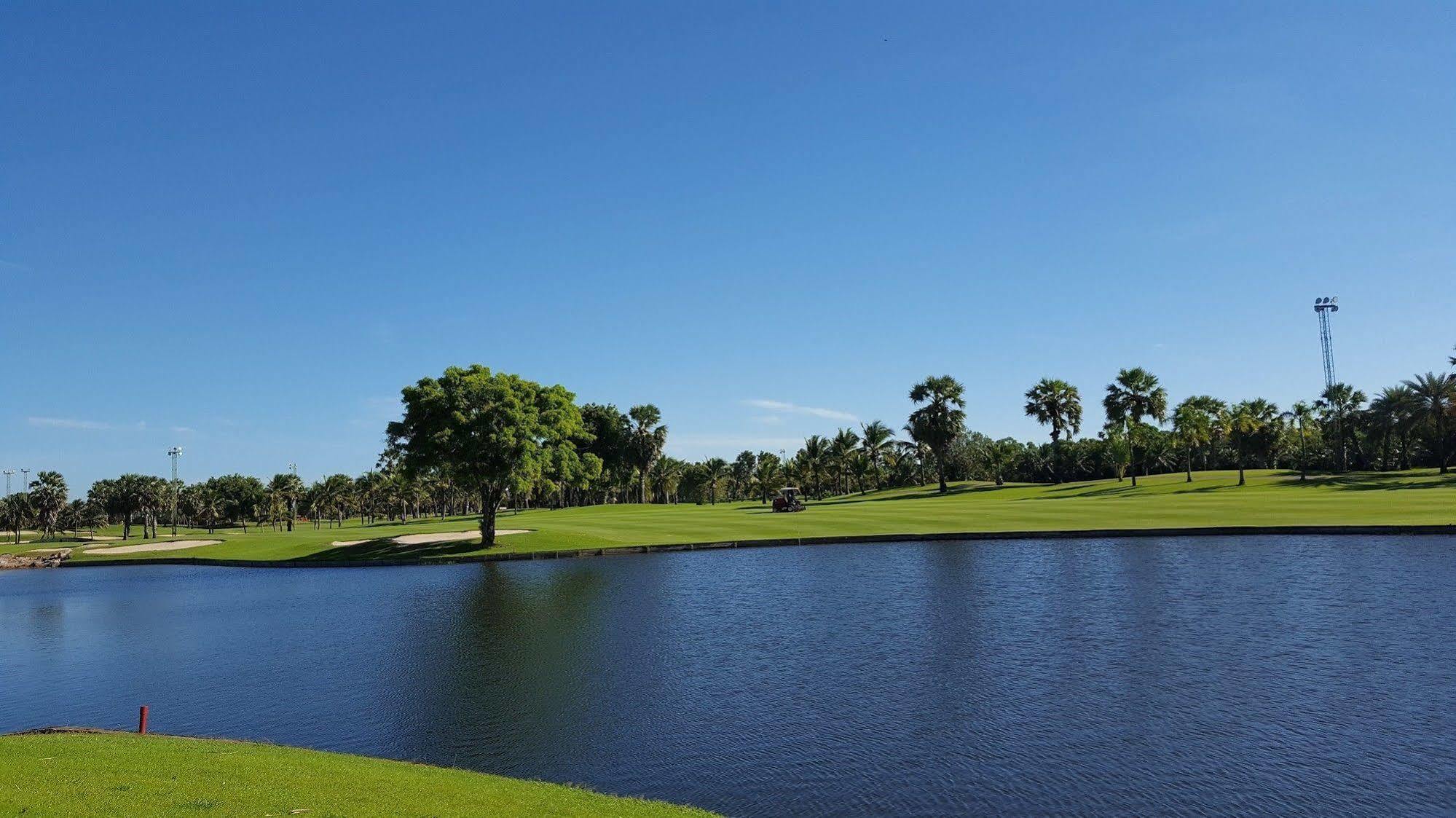 Отель Suwan Golf & Country Club Накхонпатхом Экстерьер фото